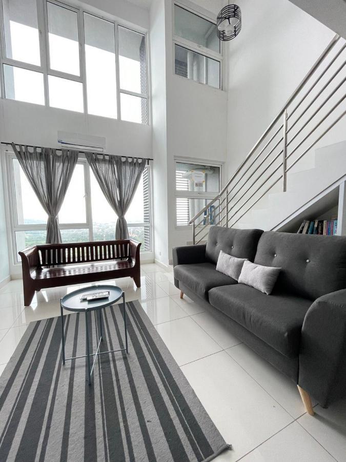 Yenni Duplex @ Decentrum, Kajang Seri Kembangan Exterior foto