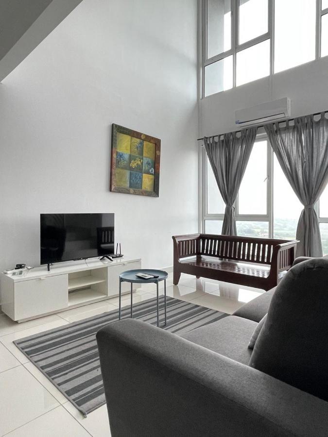 Yenni Duplex @ Decentrum, Kajang Seri Kembangan Exterior foto