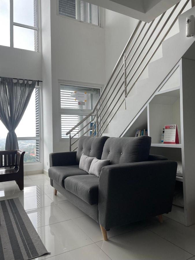 Yenni Duplex @ Decentrum, Kajang Seri Kembangan Exterior foto
