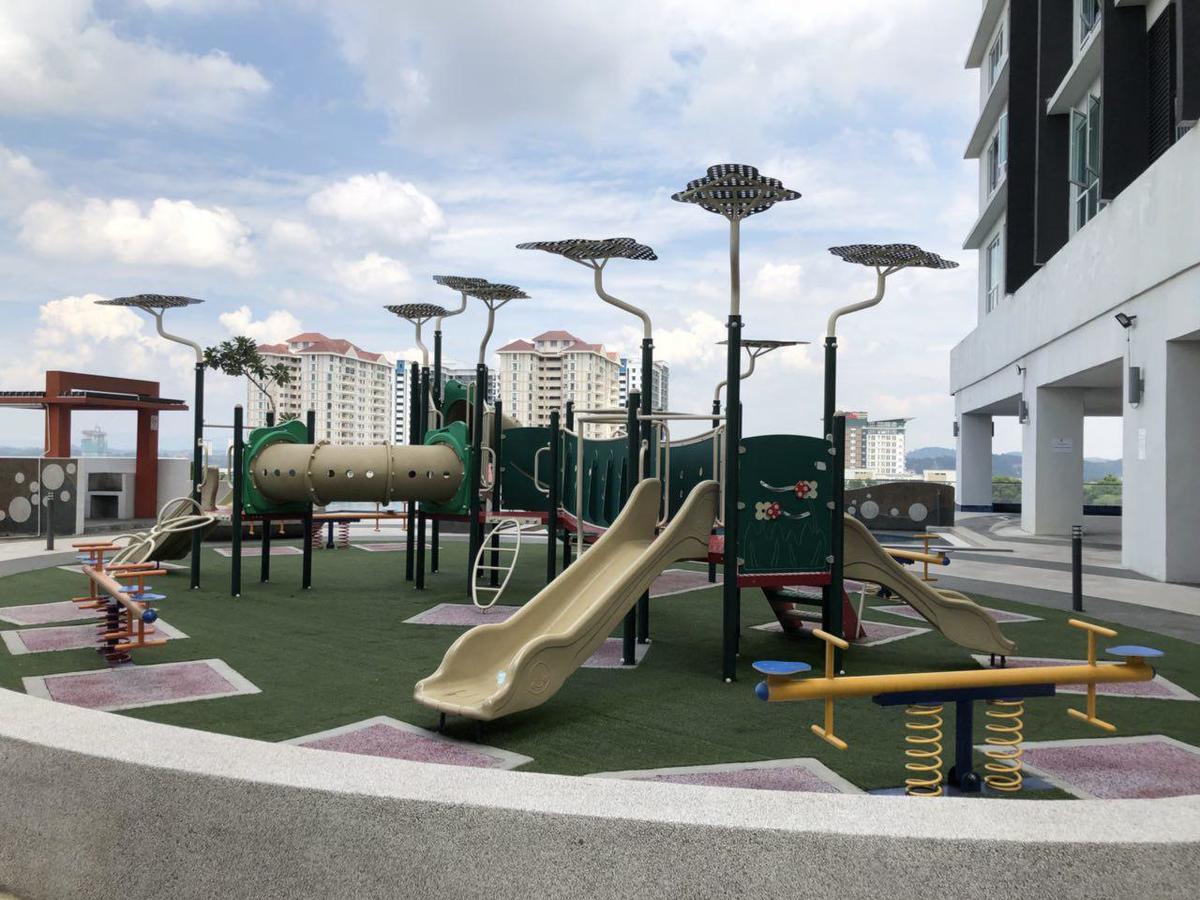 Yenni Duplex @ Decentrum, Kajang Seri Kembangan Exterior foto